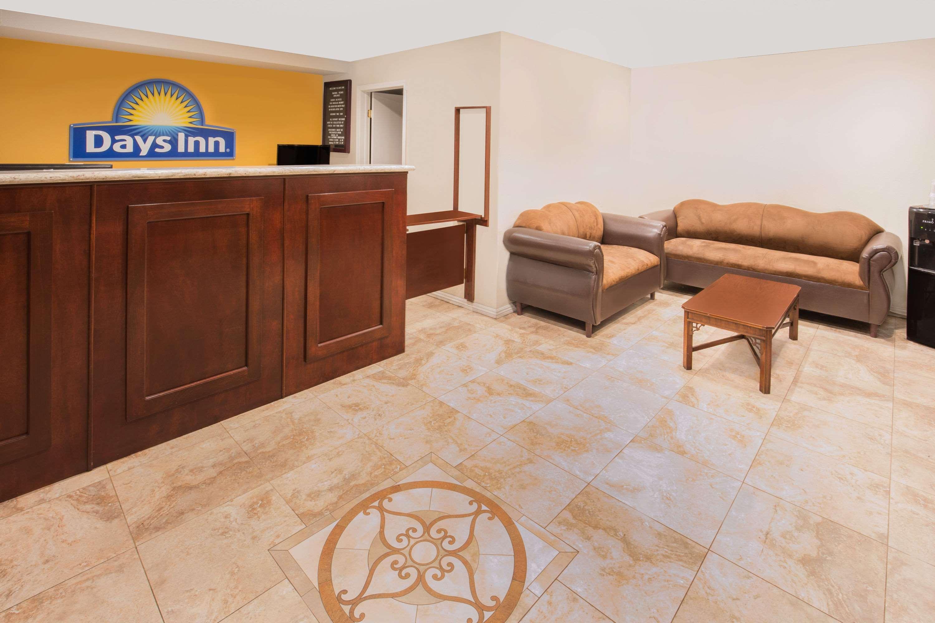 Days Inn By Wyndham Ontario Airport Exterior photo