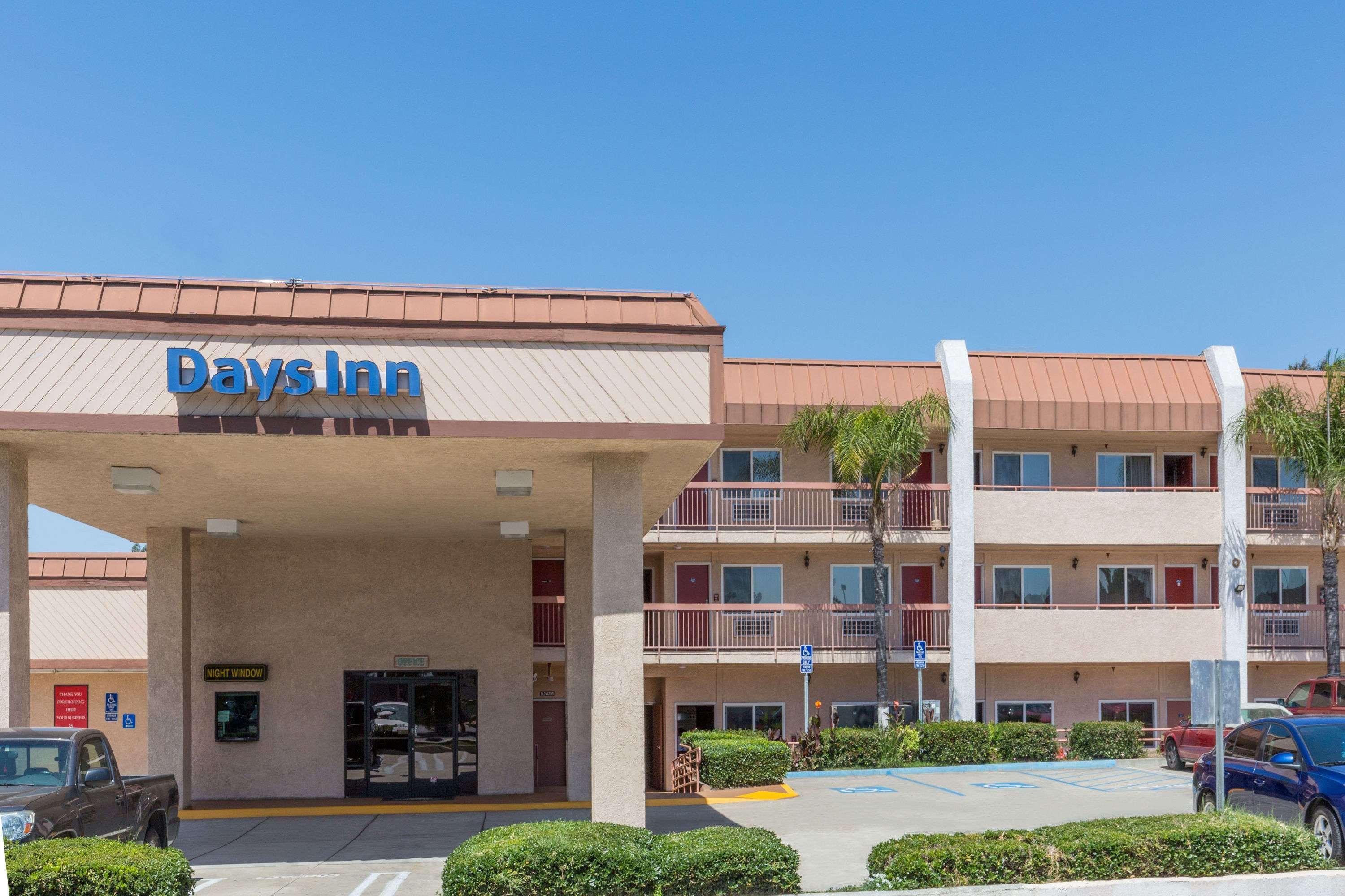 Days Inn By Wyndham Ontario Airport Exterior photo